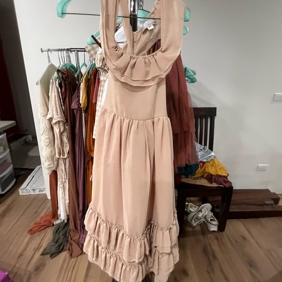 Baileys Blossoms 5t champagne dress, long and flowy with ruffles - Picture 4 of 4